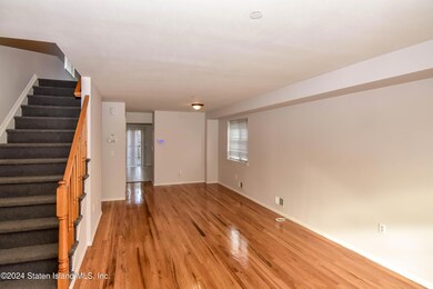 354 Simonson Ave, Staten Island, NY 10303 - photo 4
