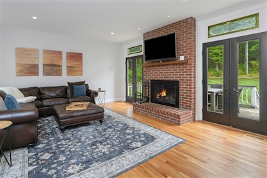 105 Honeysuckle Hill Ln, Easton, CT 06612 - photo 3