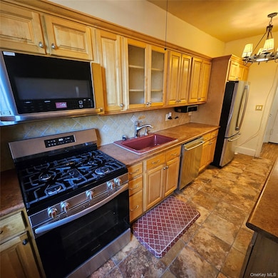 590 E 3rd St unit 2-O, Mount Vernon, NY 10553 - photo 4