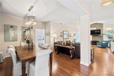 Hardwood fls, opens to Kitchen & Living rm