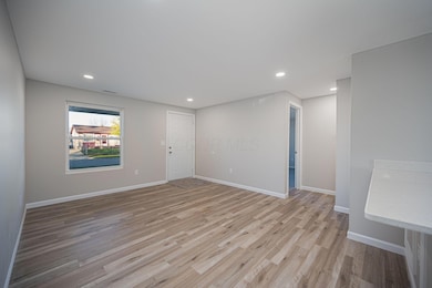 6-web-or-mls-897 Kyle Ave-6