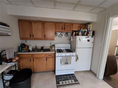 30 N Madison St unit 2, Allentown, PA 18102 - photo 2