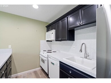 100 Kerr Pkwy unit 54, Lake Oswego, OR 97035 - photo 7