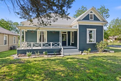 View of front facade featuring a front lawn, a po