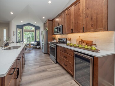 207 Round Hill Rd-106