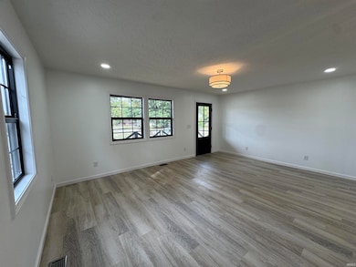 930 Sunset Dr, Covington, IN 47932 - photo 3