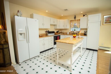 172 Mulberry Dr, Milford, PA 18337 - photo 6