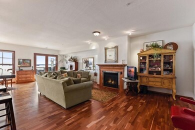 Flexible, functional & open floor plan maximizes t