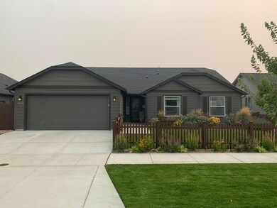 Ext - Front Yard 3