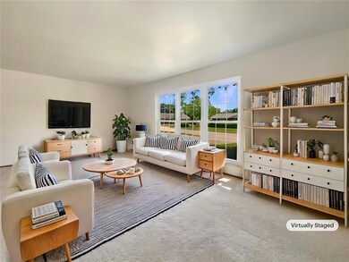 5657 Hidden Cove Ln, Florissant, MO 63034 - photo 3