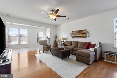 7903 Crescent Park Dr unit 130, Gainesville, VA 20155 - photo 3