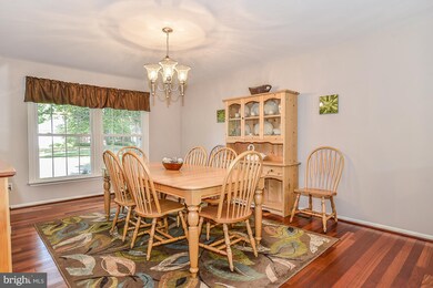 9825 Wolcott Dr, Burke, VA 22015 - photo 6