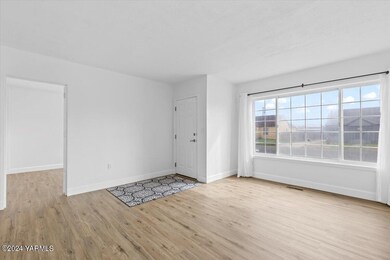 4- Living Room