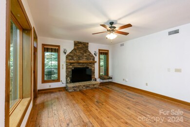 180 Creekside Way unit E-102, Burnsville, NC 28714 - photo 5