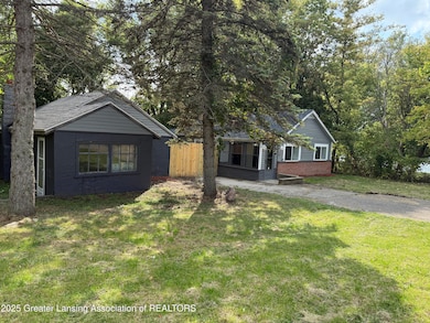 627 W Frederick Ave, Lansing, MI 48906 - photo 2