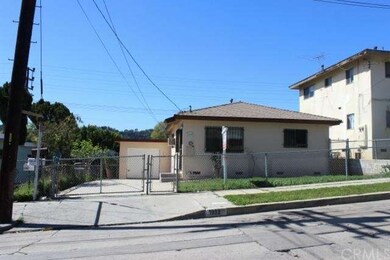 Front View - spacious drive-way