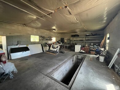 Garage with mechanics pit