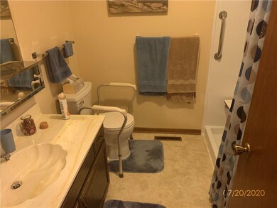 209 N 9th Ave W, Newton, IA 50208 - photo 7