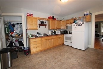 122 Elm St unit C, Millbury, MA 01527 - photo 2