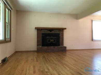 WOOD BURNING FIREPLACE INSERT FOR ENERGY EFFICENCY