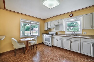 Eating Area with nice sliding window