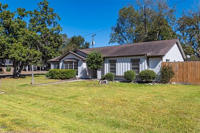 1420 Smith St, Waller, TX 77484 - photo 4