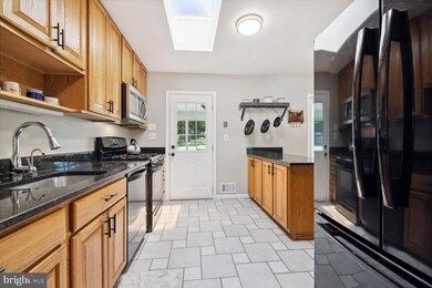 240 Rolling Rd, Gaithersburg, MD 20877 - photo 5