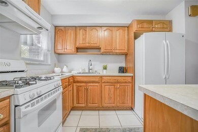 16 Towers St, Jersey City, NJ 07305 - photo 4