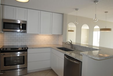 Kitch w/stainless steel applicances