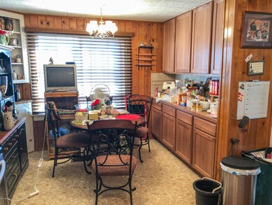Kitchen eating area