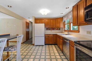 75 Chestnut St, Bellingham, MA 02019 - photo 5