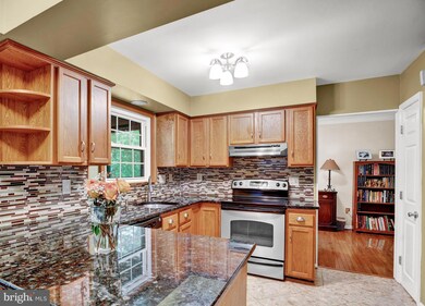 20820 Amber Hill Ct, Germantown, MD 20874 - photo 2