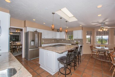 Gourmet Kitchen over size Breakfast Bar