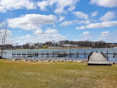 413 Strauss Unit 5 Ave, Green Lake, WI 54941 - photo 5