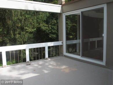 11527 Maple Ridge Rd, Reston, VA 20190 - photo 3