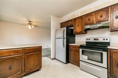 1154 Valley Park St, Marion, IA 52302 - photo 5