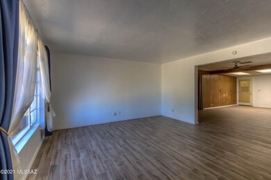 5 Living Room photo a