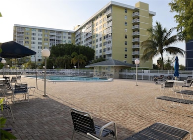Hillcrest No 21 unit 604, Hollywood, FL 33021 - photo 2