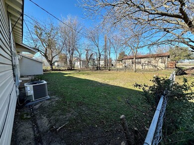 607 E Hale Ave, Decatur, TX 76234 - photo 5