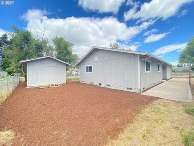 295 N Front St, Creswell, OR 97426 - photo 6