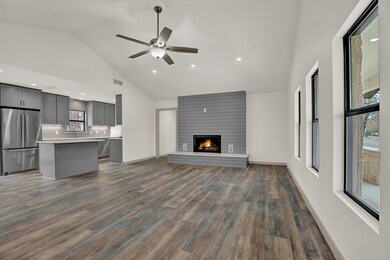 309 Tanglewood Dr, Fredericksburg, TX 78624 - photo 3