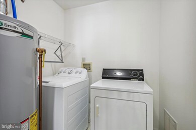 8303 Duck Hawk Way unit 66, Lorton, VA 22079 - photo 6