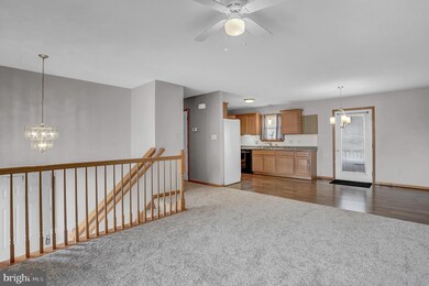 627 Candlestick Ct, Chambersburg, PA 17201 - photo 3