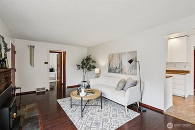 15827 42nd Ave S, Tukwila, WA 98188 - photo 5