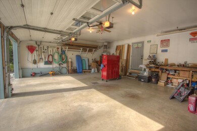 Garage interior, has 220v outlet