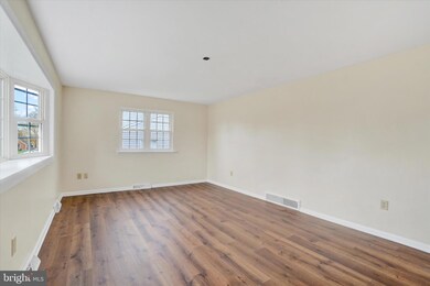 1775 Argyle Dr, York, PA 17406 - photo 5