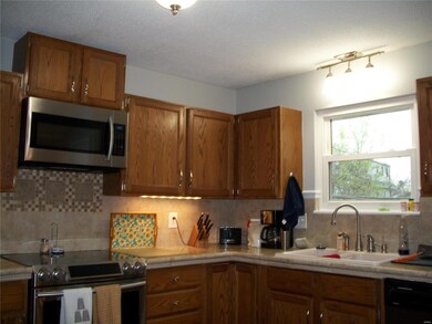 Granite counter-tops ~~decorative back-splash ~~ S