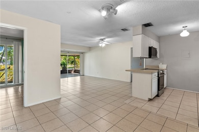 4261 Island Cir unit 6, Fort Myers, FL 33919 - photo 2