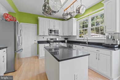 3679 Thomasson Crossing Dr, Triangle, VA 22172 - photo 3