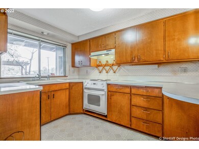 2070 Terresa Ave, Eugene, OR 97408 - photo 4